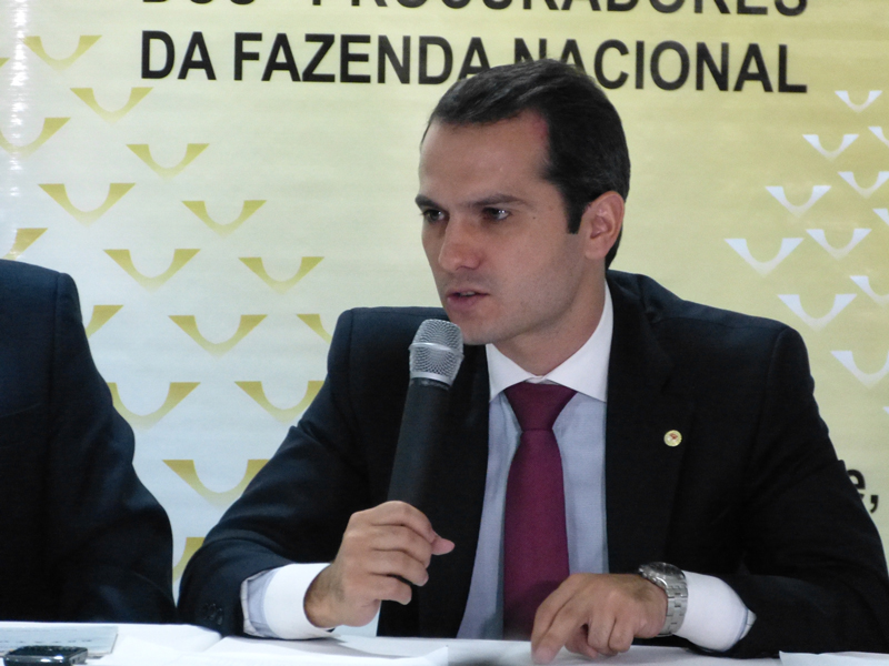 AGE aprova indicativo de greve