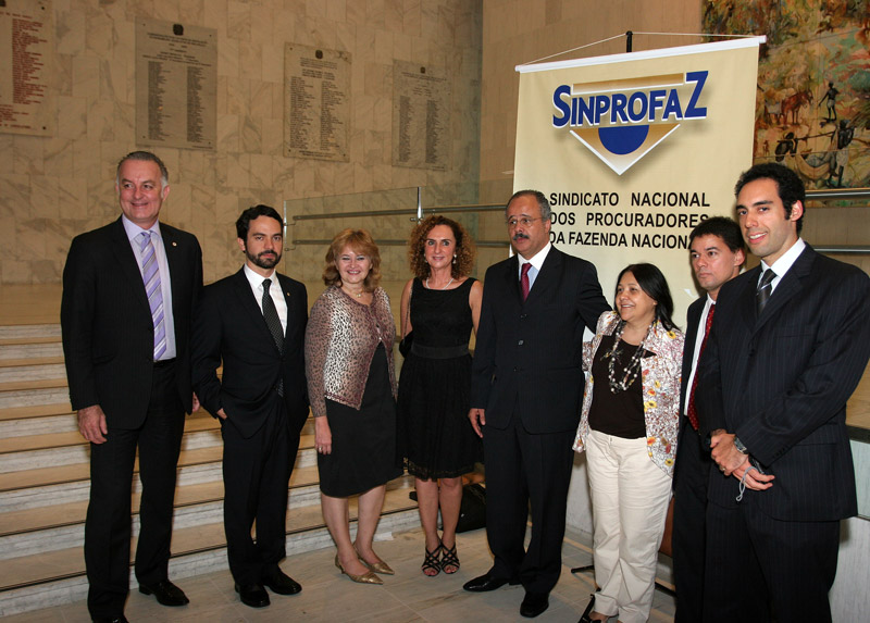 ALESP presta homenagem à AGU