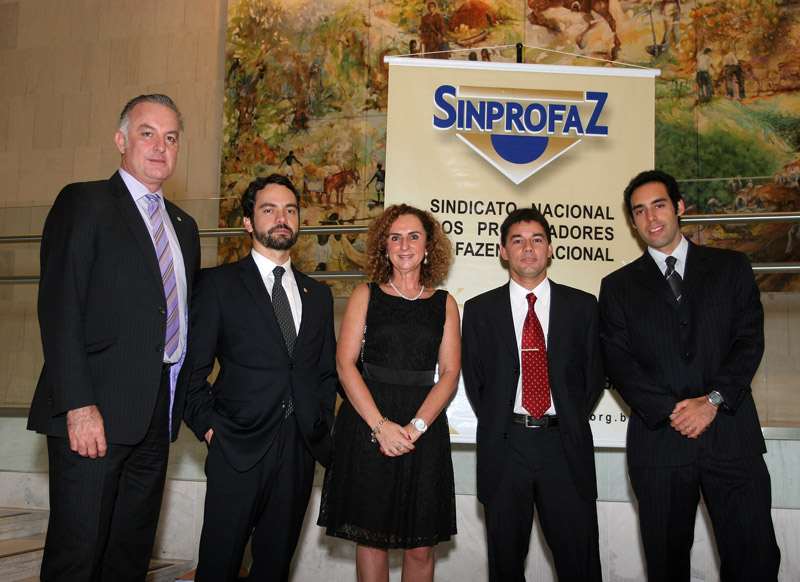 ALESP presta homenagem à AGU