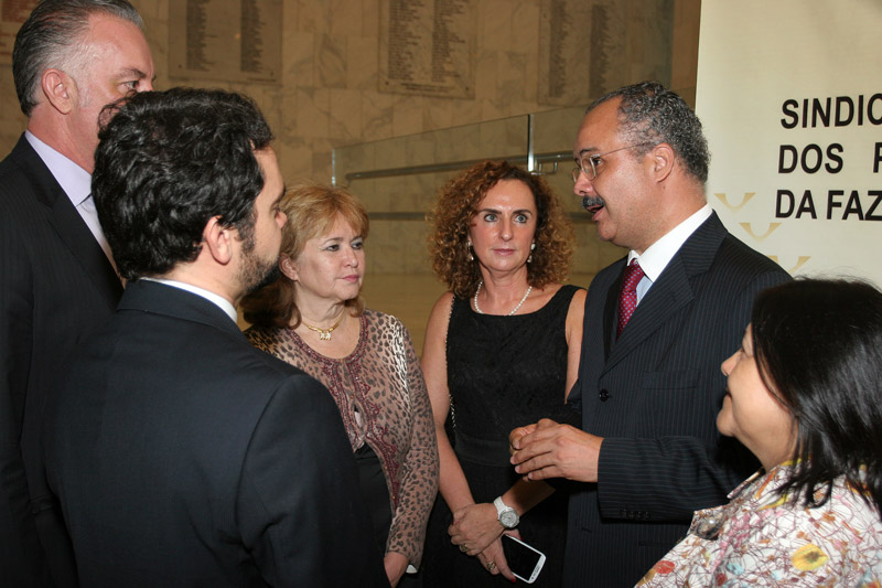 ALESP presta homenagem à AGU