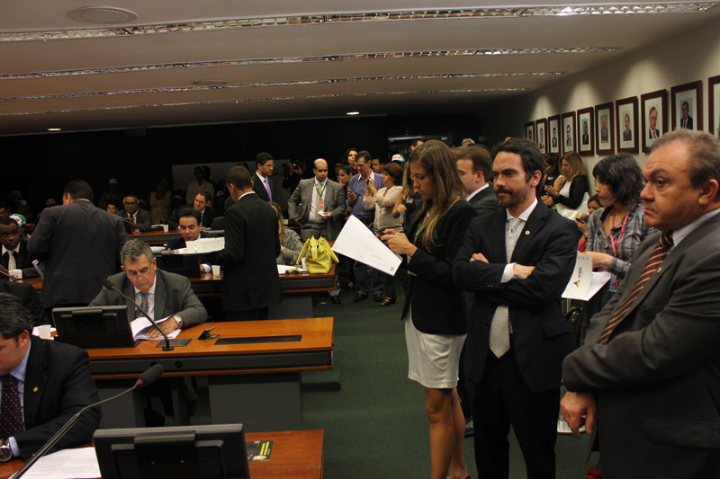 Deputado volta atrás e honorários são derrubados