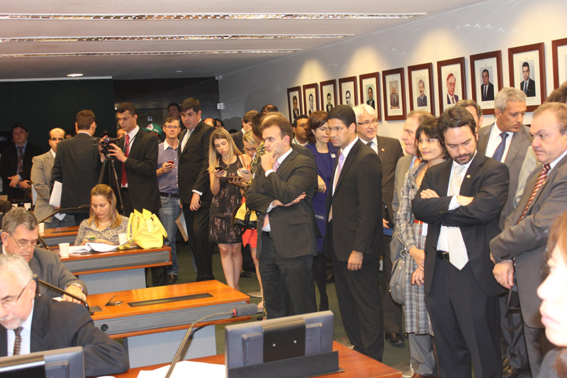 Deputado volta atrás e honorários são derrubados