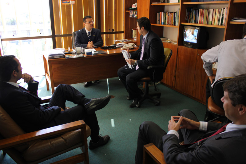 Dirigentes e parlamentares solicitam audiência com Presidente Dilma