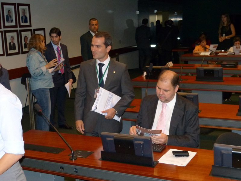 PLP 205/12: SINPROFAZ protesta contra cancelamento de audiência pública