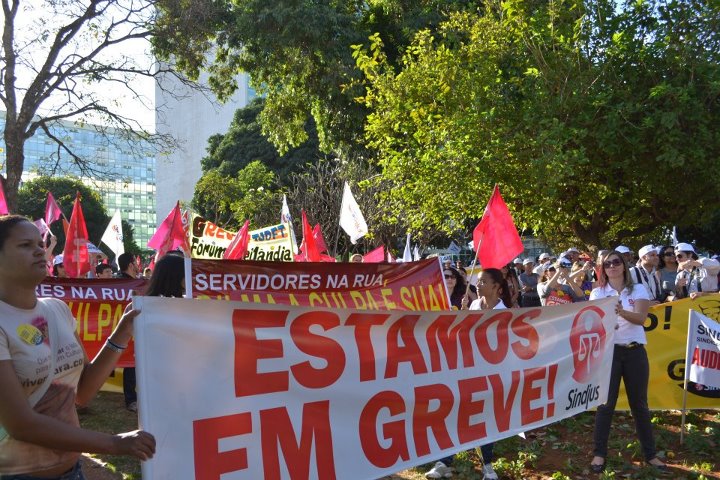 Advocacia e Defensoria Públicas Federais integram grande ato público em Brasília