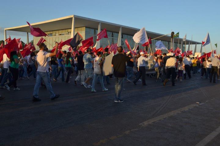 Advocacia e Defensoria Públicas Federais integram grande ato público em Brasília