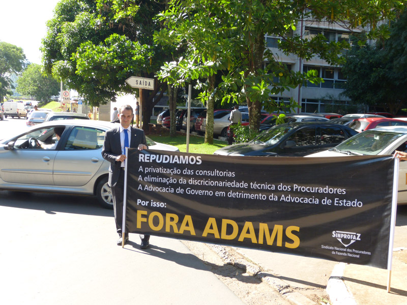 SINPROFAZ reforça movimento Fora Adams em mobilização na AGU