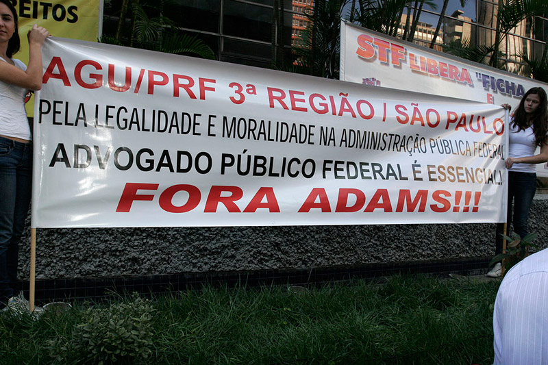 Carreiras mobilizadas ocupam praça do TRF na Av. Paulista