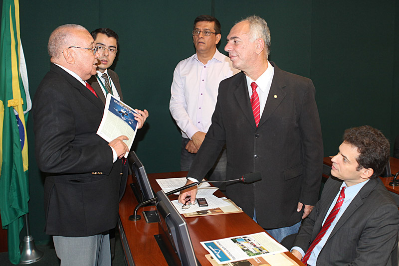 PLP 205/12: SINPROFAZ faz plantão na Câmara