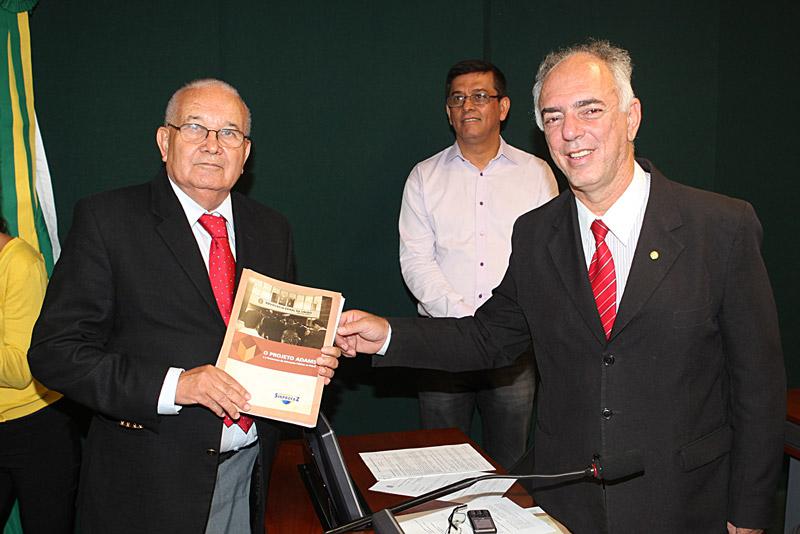 PLP 205/12: SINPROFAZ faz plantão na Câmara