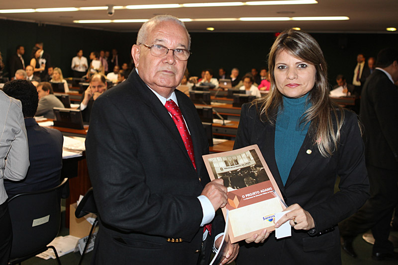 PLP 205/12: SINPROFAZ faz plantão na Câmara