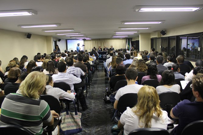 Palestra e debate na UDF