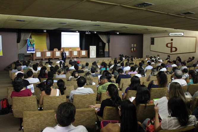 Palestra e debate na UPIS
