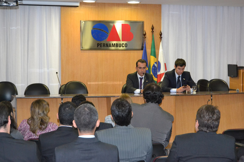 Delegação de dirigentes da Advocacia Pública Federal visita colegas de Recife